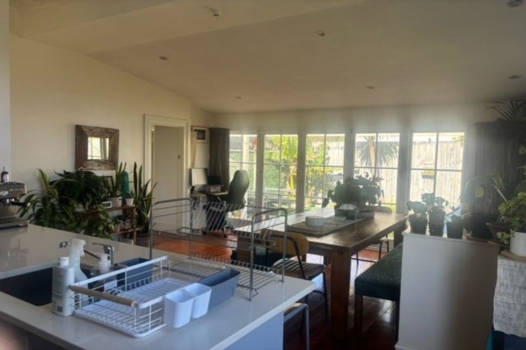 Photo of property in 1/9 Rutland Road, Stanley Point, Auckland, 0624