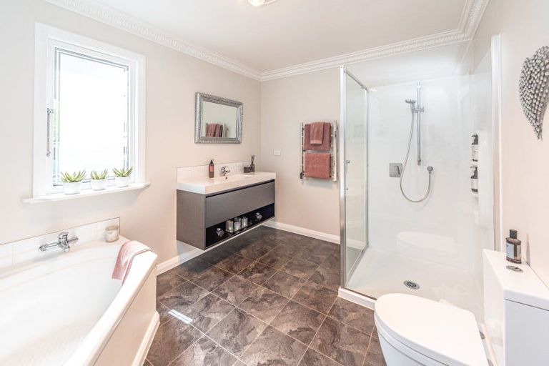 Photo of property in 8 Saint Leonard Street, Saint Johns Hill, Whanganui, 4501