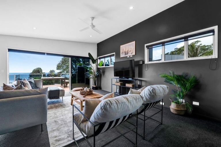 Photo of property in 14 Shearer Drive, Oakura, 4314