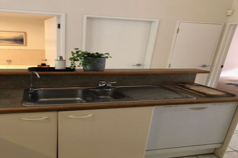 Photo of property in 2/1b Birkenhead Avenue, Birkenhead, Auckland, 0626