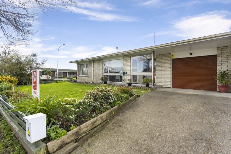 Photo of property in 1 Waltham Court, Cloverlea, Palmerston North, 4412