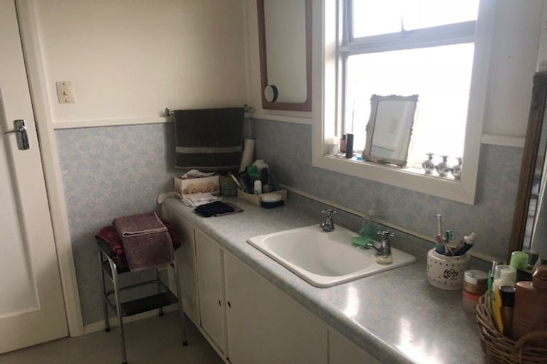 Photo of property in 2 Tyne Street, Carterton, 5713