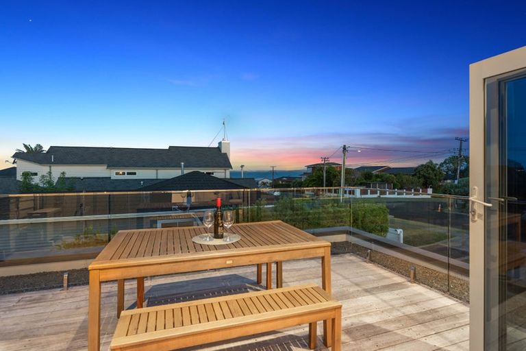 Photo of property in 1/18 Ridge Road, Waiake, Auckland, 0630