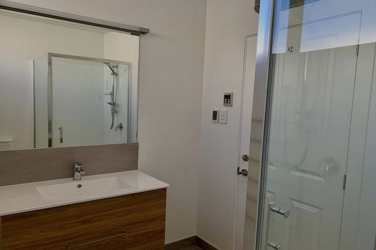 Photo of property in 323 Cambridge Terrace, Christchurch Central, Christchurch, 8013