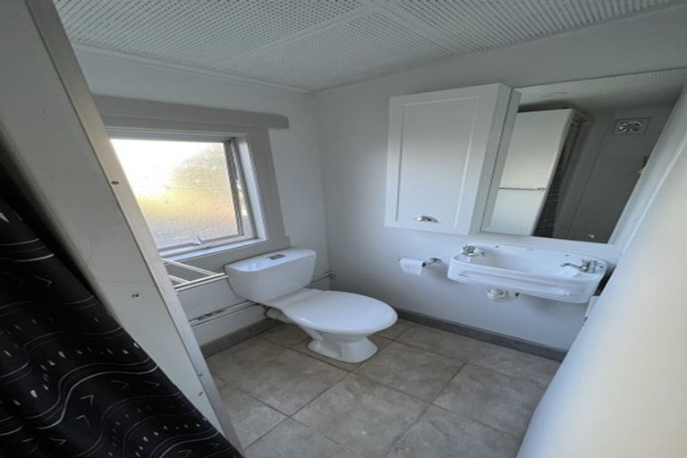 Photo of property in 6 Brighton Terrace, Murrays Bay, Auckland, 0630