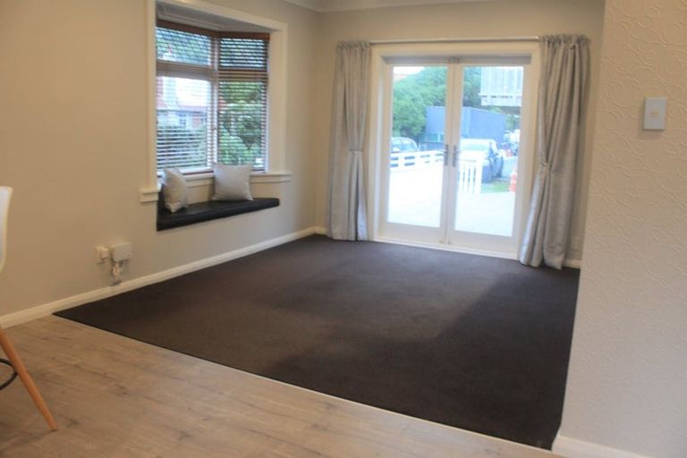 Photo of property in 55 Hungerford Road, Houghton Bay, Wellington, 6023