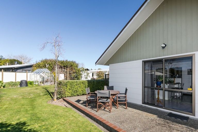 Photo of property in 12 Kaweka Place, Havelock North, 4130