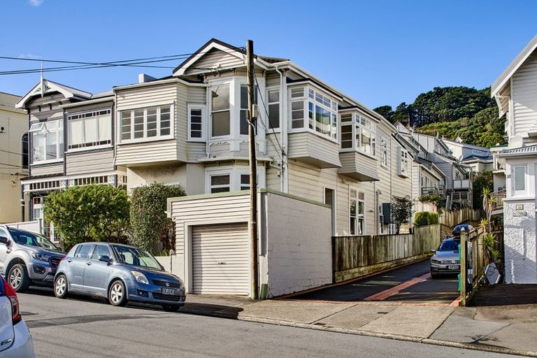 Photo of property in 40 Roxburgh Street, Mount Victoria, Wellington, 6011