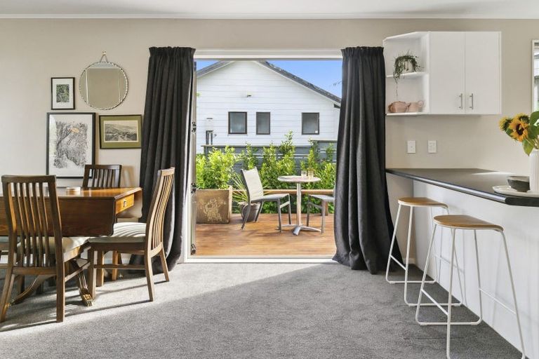 Photo of property in 5 Ladbrooke Drive, Newlands, Wellington, 6037