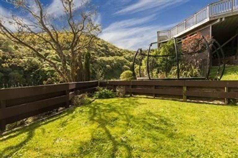 Photo of property in 74 Dowse Drive, Maungaraki, Lower Hutt, 5010