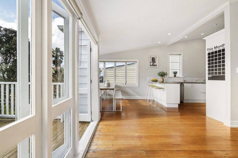 Photo of property in 112 Calliope Road, Stanley Point, Auckland, 0624