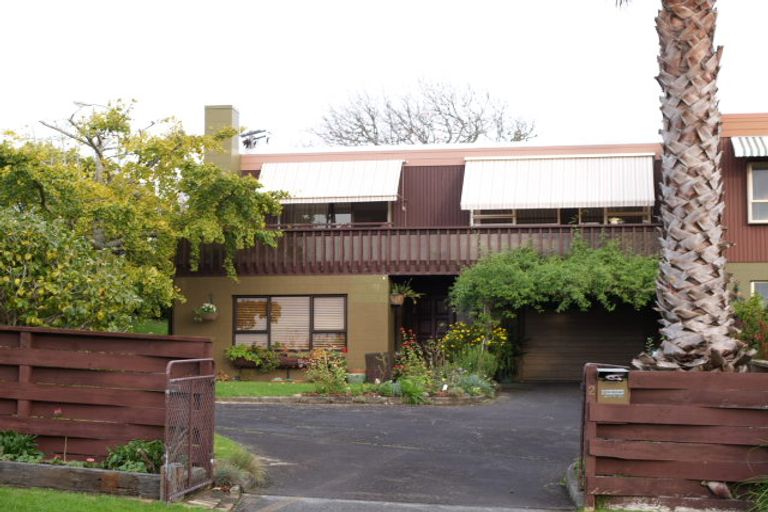 Photo of property in 2d Evelyn Road, Cockle Bay, Auckland, 2014