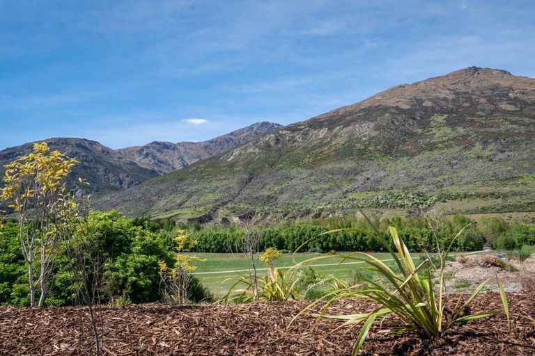 Photo of property in 35 Alps View Place, Lake Hayes, Queenstown, 9304