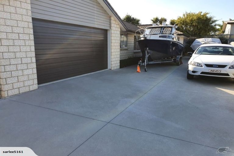 Photo of property in 22 Butterworth Crescent, Papamoa Beach, Papamoa, 3118