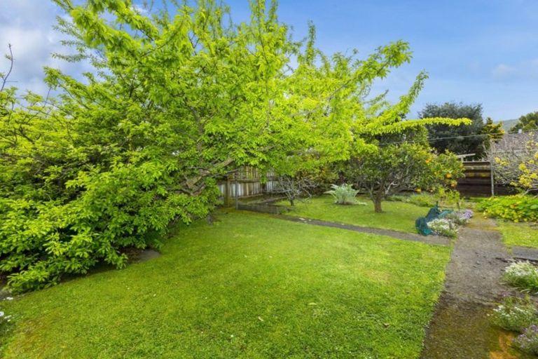 Photo of property in 5 Pearce Crescent, Taita, Lower Hutt, 5011
