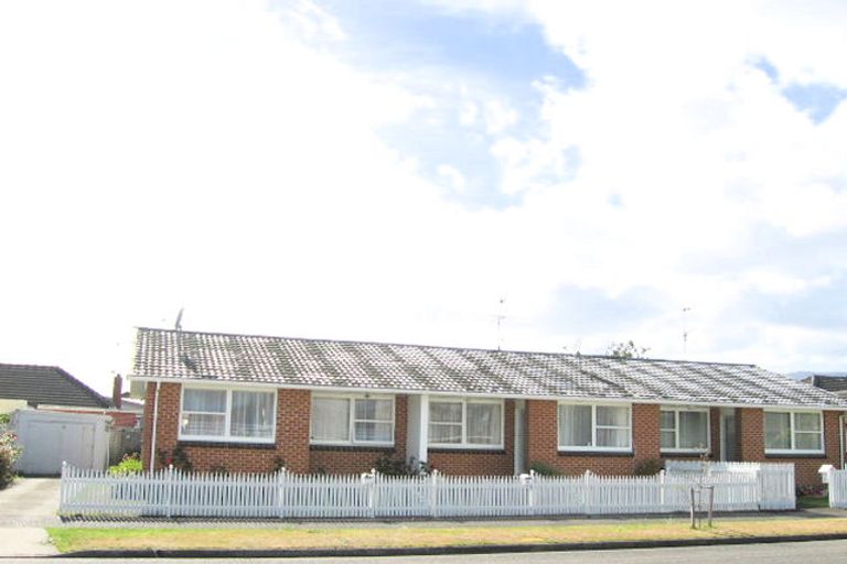 Photo of property in 2/1 Liverpool Street, Trentham, Upper Hutt, 5018