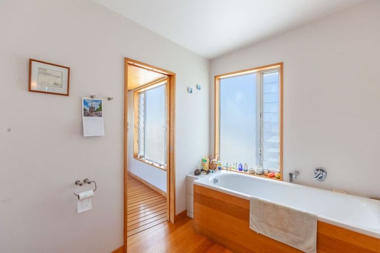 Photo of property in 5 Chilton Road, Hospital Hill, Napier, 4110