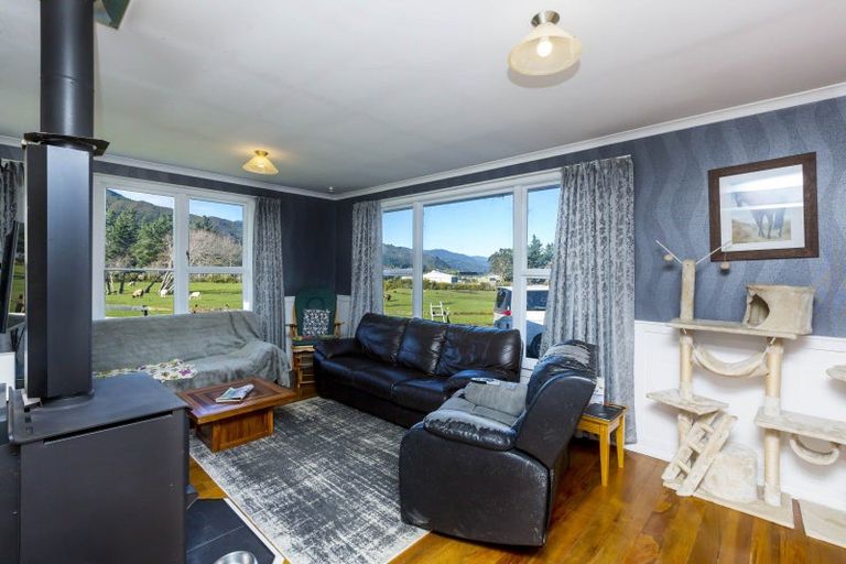 Photo of property in 147 Upper Fitzherbert Road, Wainuiomata, 5373