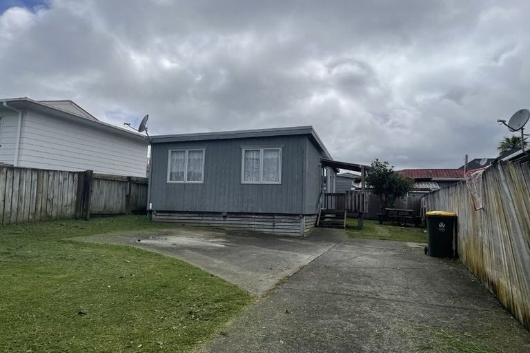 Photo of property in 2 Caserta Place, Clover Park, Auckland, 2023
