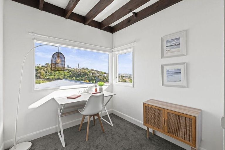 Photo of property in 20 Shakespeare Road, Bastia Hill, Whanganui, 4500