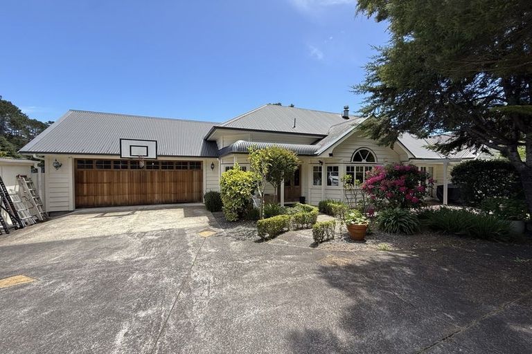 Photo of property in 57 Candia Road, Henderson Valley, Auckland, 0614