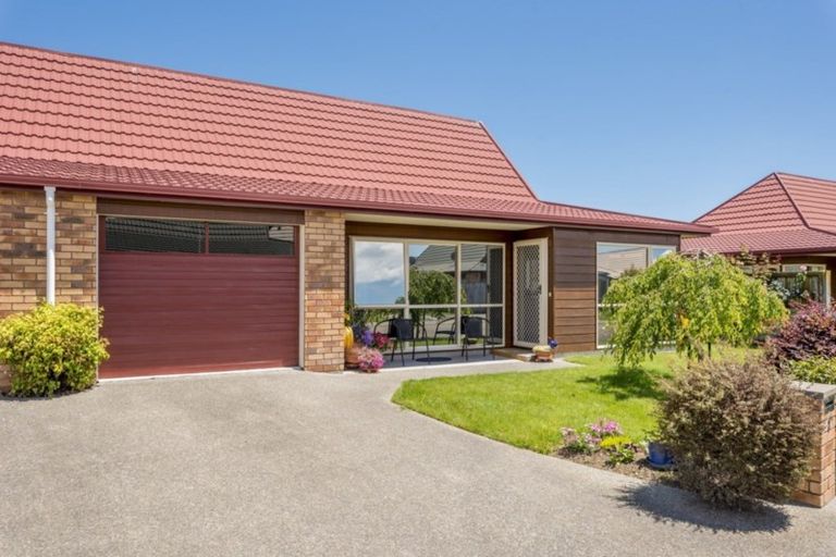 Photo of property in Rangeview Villas, 2/9 Fuller Close, Levin, 5510