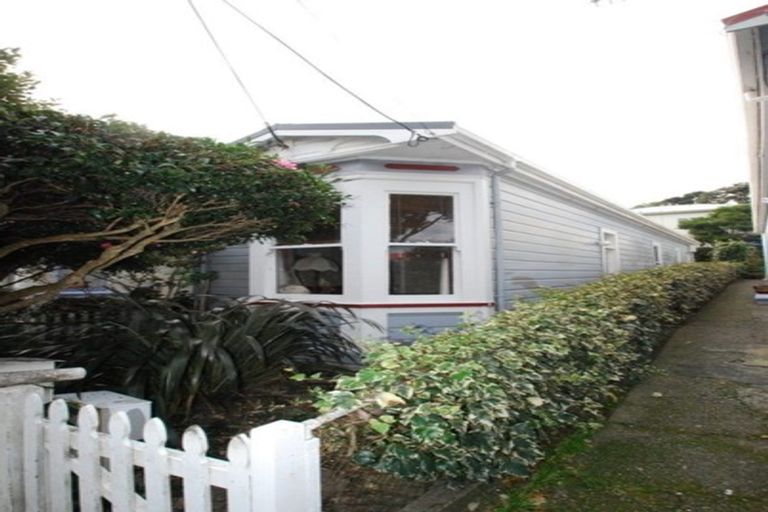 Photo of property in 13 Chatham Street, Berhampore, Wellington, 6023