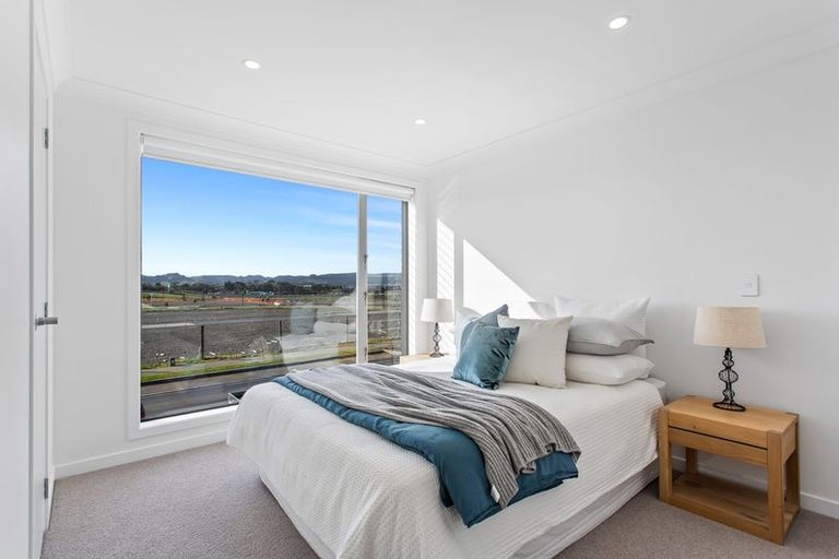 Photo of property in 3 Park Green Avenue, Rosehill, Papakura, 2113