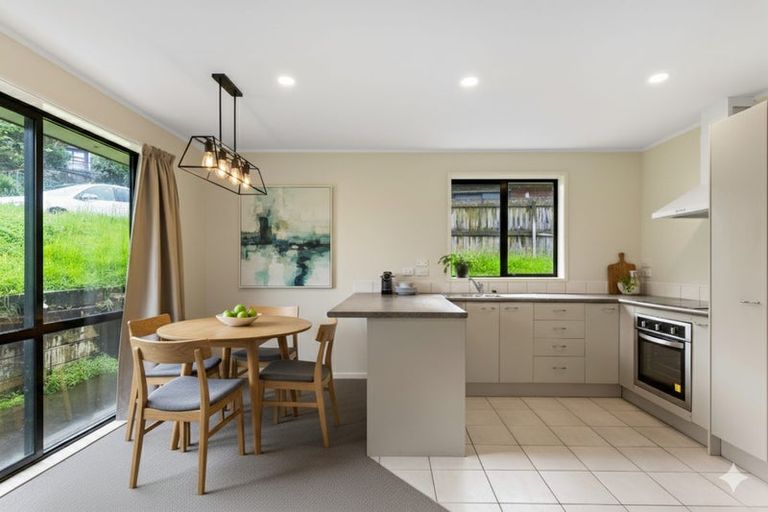 Photo of property in 14 Dovey Place, Massey, Auckland, 0614