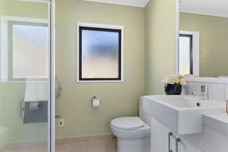 Photo of property in 79 Kirikiri Drive, Papakura, 2110