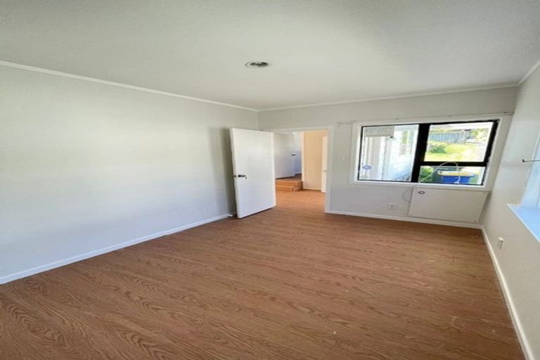 Photo of property in 16 Savoy Road, Glen Eden, Auckland, 0602