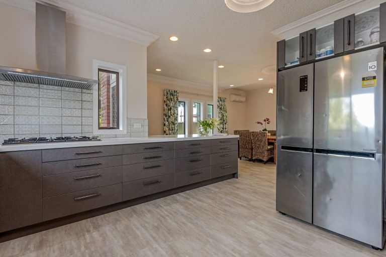 Photo of property in 21 Springdale Grove, Fitzherbert, Palmerston North, 4410