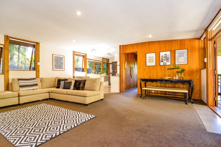 Photo of property in 24 Mahoe Road, Titirangi, Auckland, 0604