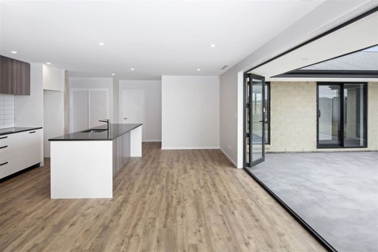 Photo of property in 8 Valour Drive, Rangiora, 7400