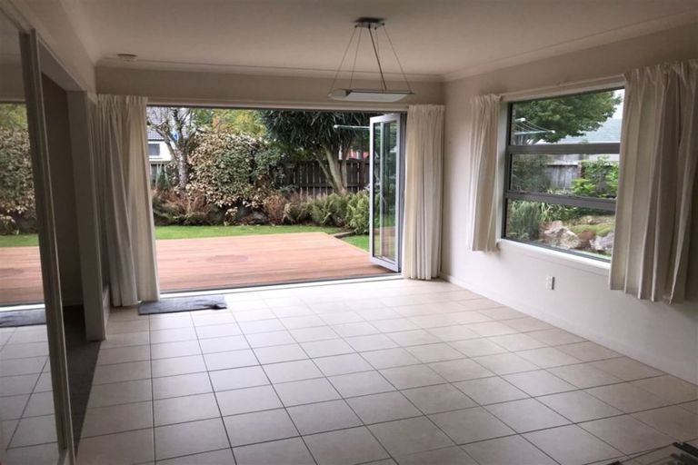 Photo of property in 1 Rutherglen Avenue, Ilam, Christchurch, 8041