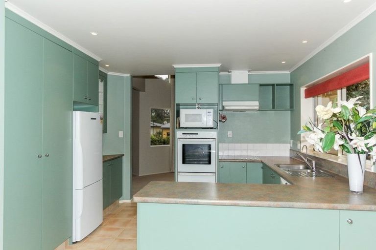 Photo of property in 8 Kawaroa Close, New Plymouth, 4310