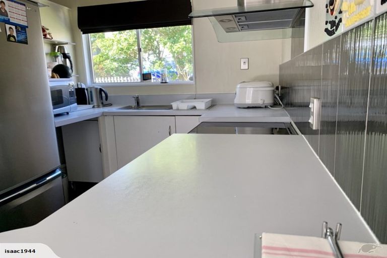 Photo of property in 2/13 Oswald Crescent, Paparangi, Wellington, 6037