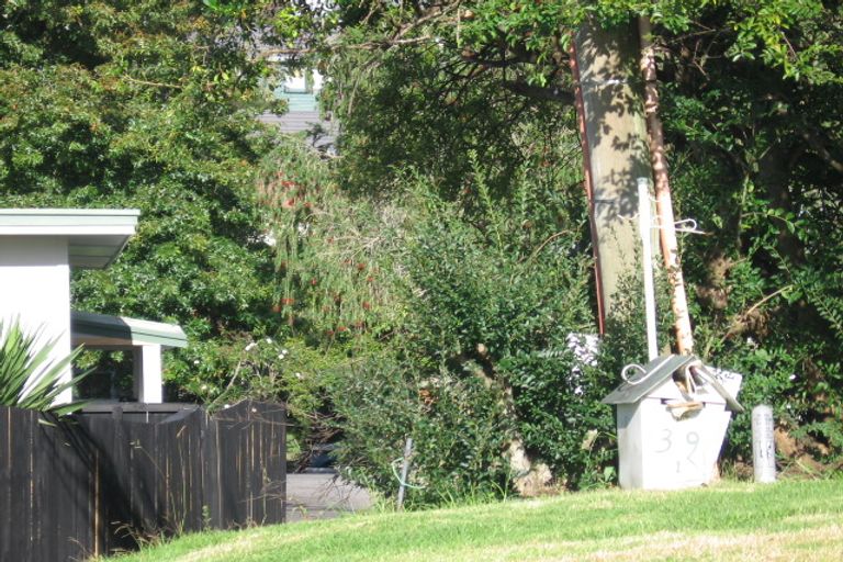 Photo of property in 1/39 Fairmount Road, Titirangi, Auckland, 0604