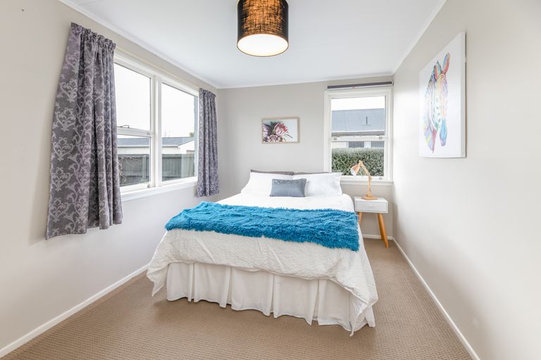 Photo of property in 127 Northcote Road, Northcote, Christchurch, 8052