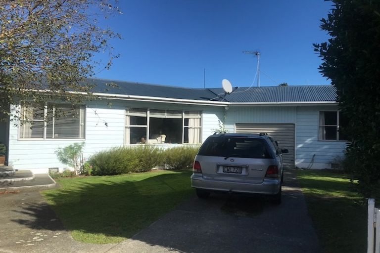 Photo of property in 2 Tyne Street, Carterton, 5713