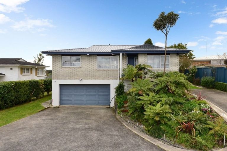 Photo of property in 18 Gilbass Avenue, Hamilton Lake, Hamilton, 3204