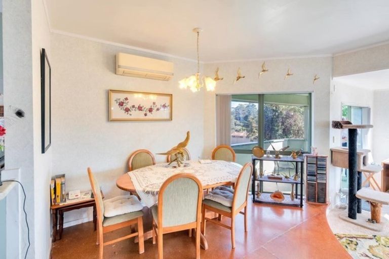 Photo of property in 33 Rangeview Road, Sunnyvale, Auckland, 0612