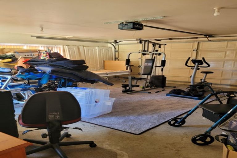 Photo of property in 13 Swanson Oaks, Swanson, Auckland, 0612