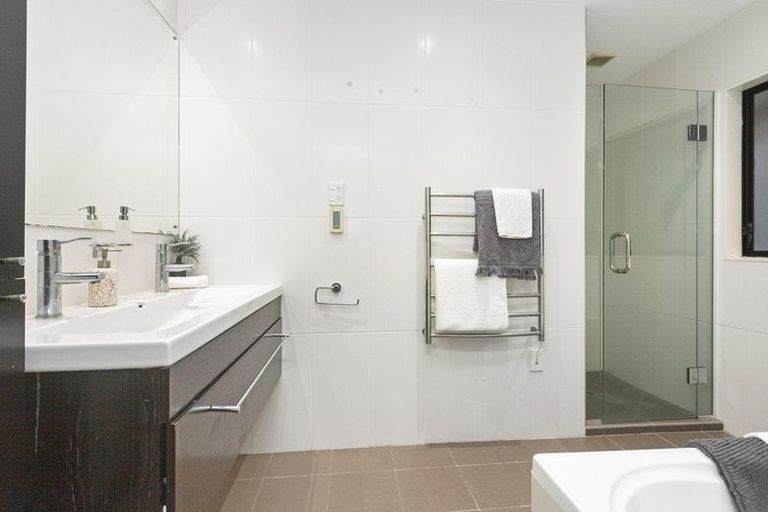 Photo of property in 92b Sandspit Road, Shelly Park, Auckland, 2014