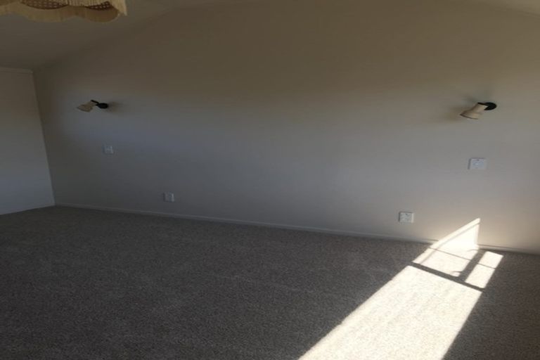 Photo of property in 2/136 Karori Road, Karori, Wellington, 6012