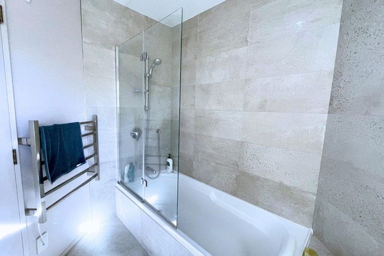 Photo of property in 126 Wiseley Road, West Harbour, Auckland, 0618