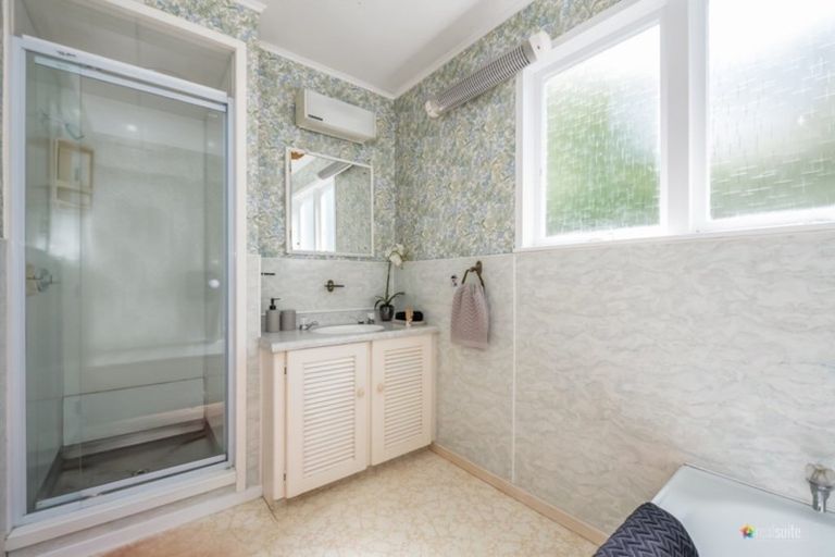 Photo of property in 225 Dowse Drive, Maungaraki, Lower Hutt, 5010