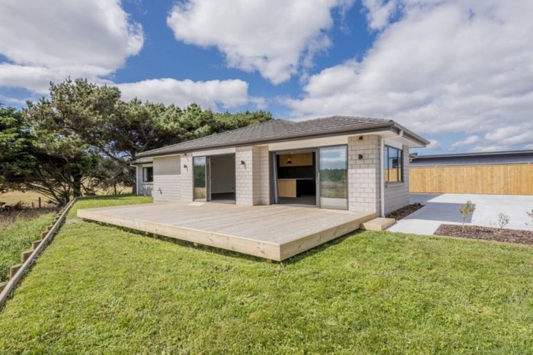 Photo of property in 13 Oxnam Place, Foxton Beach, Foxton, 4815