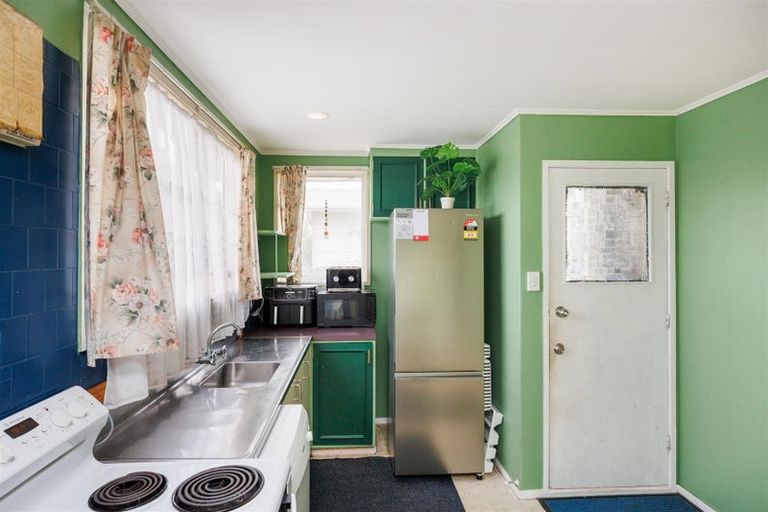 Photo of property in 19 Alexandra Street, Marton, 4710