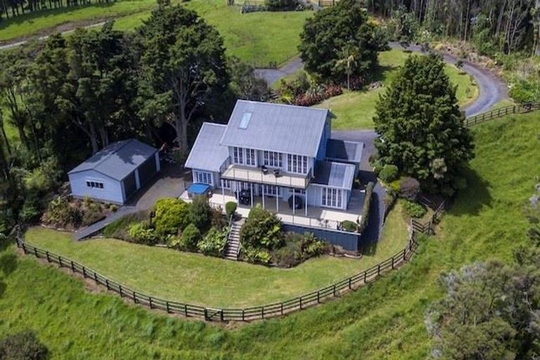 Photo of property in 384 Mangakura Road, Helensville, 0875